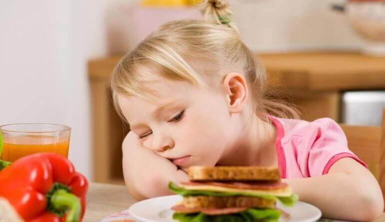  مواردی که باعث ایجاد مشکلات تغذیه ای در کودکان می شود