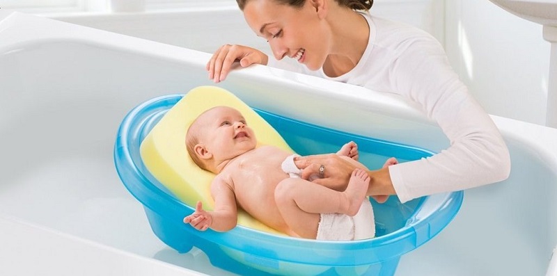  بهترین زمان حمام کردن نوزاد 
