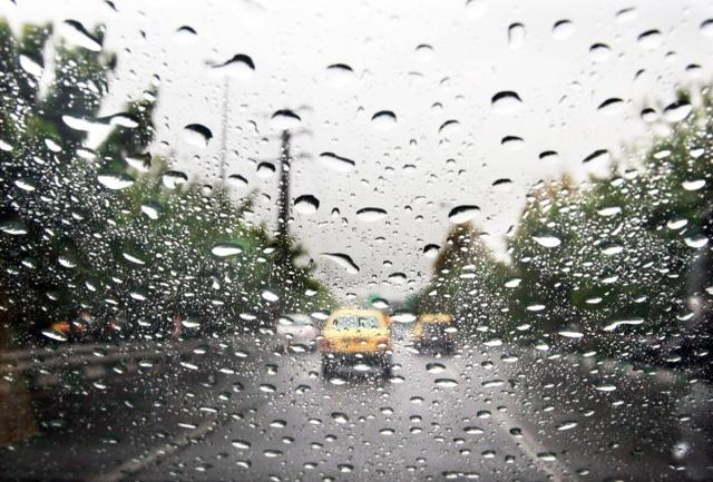 بارش باران در جاده‌های ۸ استان کشور