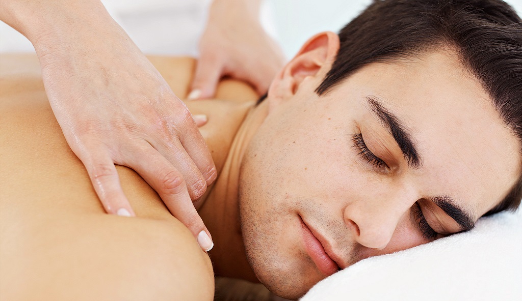 یک روش عجیب و خنده دار ماساژ در ژاپن +عکس