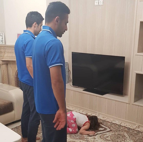 تصویری متفاوت از باجناق های استقلالی در حال نماز در منزل