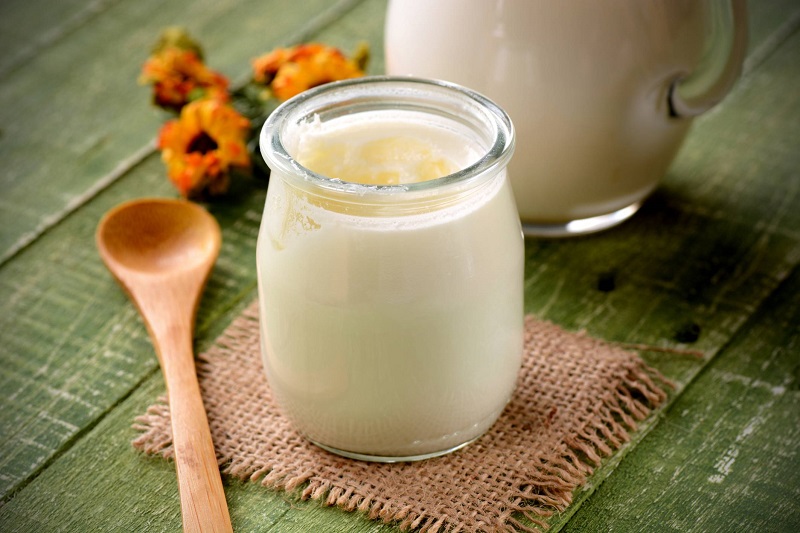 چرا خوردن دوغ و ماست همراه با غذا را منع می کنند؟
