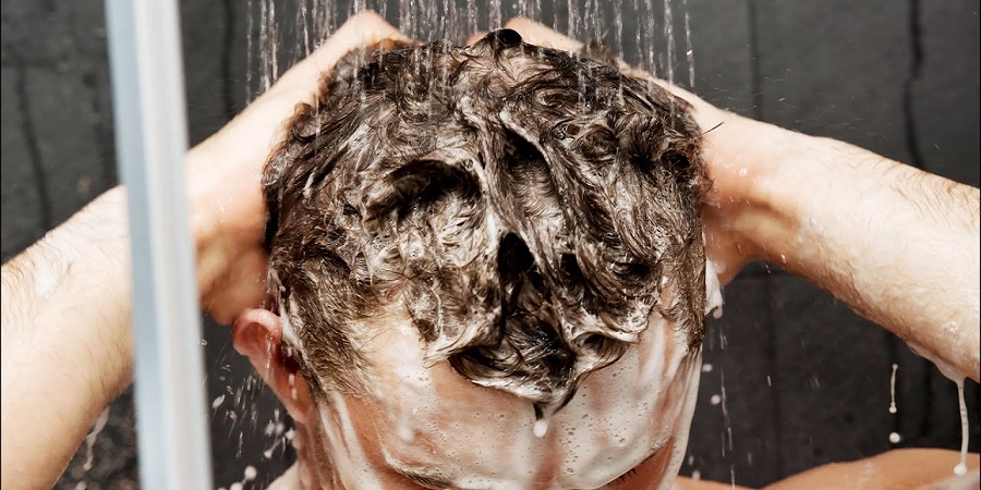 هشت اشتباه رایجی که در هنگام شستن موها مرتکب می شویم