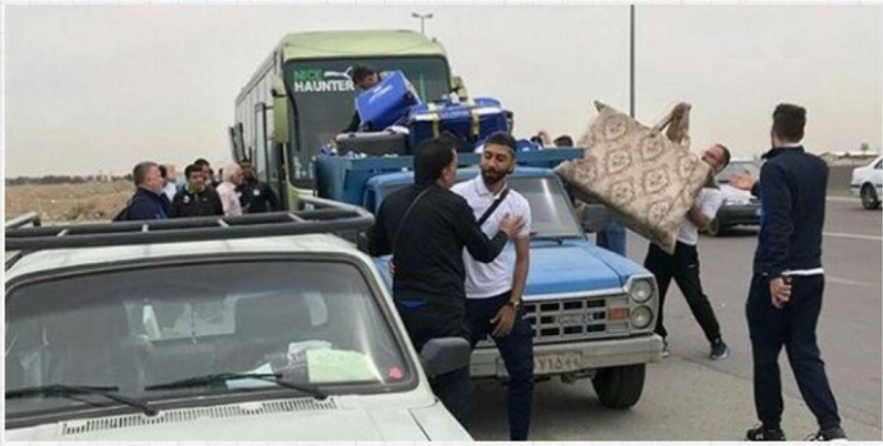  خرابی اتوبوس کاروان استقلال در راه فرودگاه +عکس