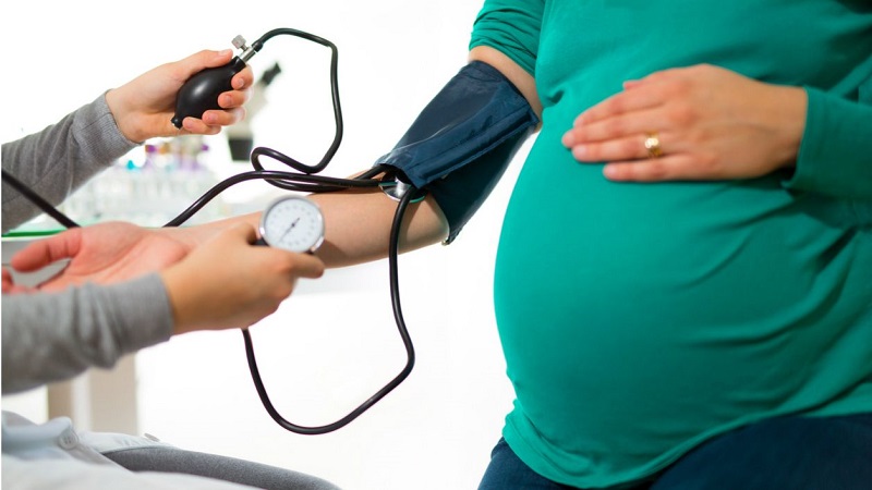  فشار خون بارداری؛ انواع، علائم و درمان