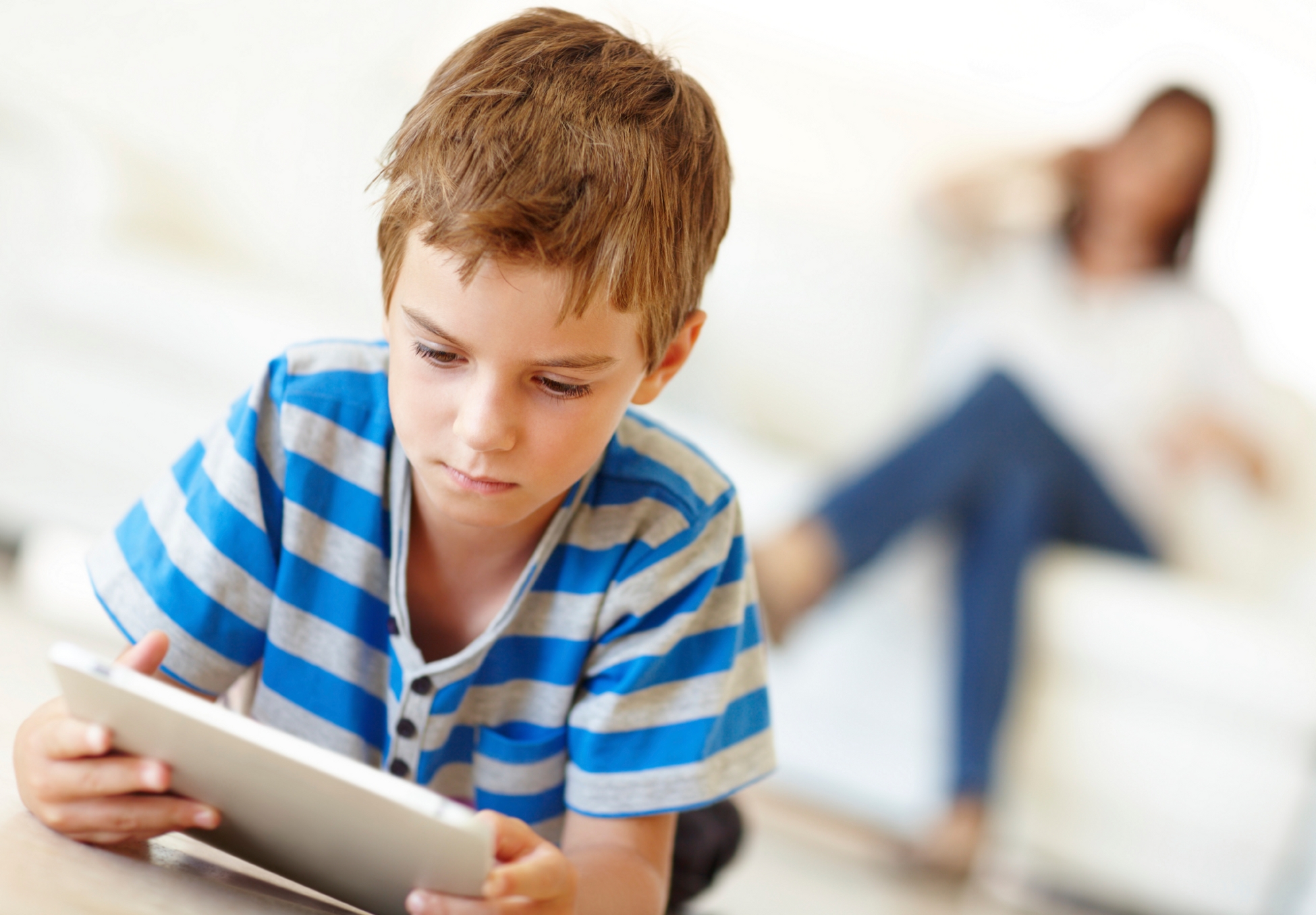 کودکان مجاز به چه میزان استفاده از تبلت و تلفن هوشمند هستند؟ 