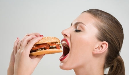 10 دلیل غذا خوردن وقتی گرسنه نیستیم