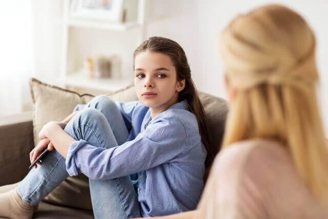 عواملی که در بروز اضطراب کودکان و نوجوان موثر هستند