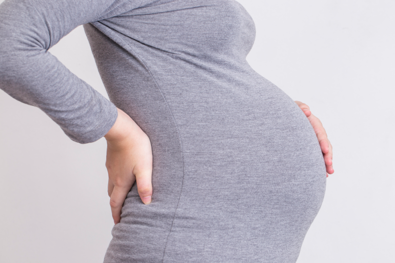 ۳ راه رهایی از کمر درد در دوران بارداری