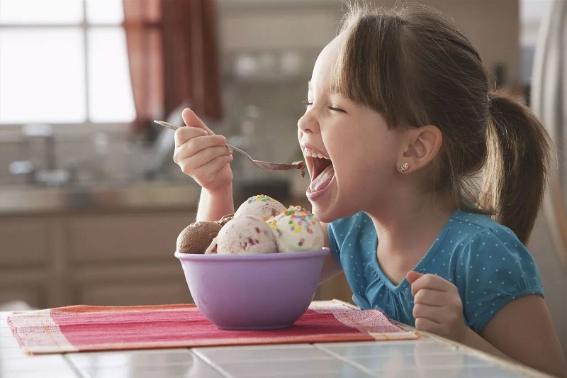 طرز تهیه بستنی سالم و کم کالری برای کودکان