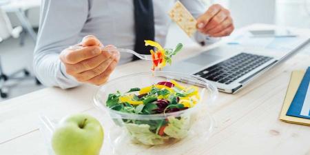 بهترین تغذیه برای کارمندان کم تحرک پشت میزنشین