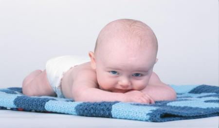 با نوزادی که یبوست دارد چه کنیم؟