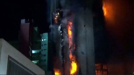 ریزش یک ساختمان ۲۲ طبقه در برزیل + عکس