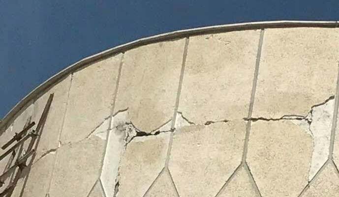 ترک خوردگی بیمارستان یاسوج بر اثر زلزله + عکس