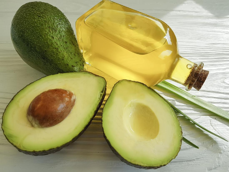 ۸ مزیت روغن آووکادو برای پوست