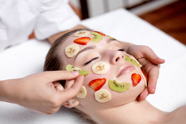 10 گزینه غذایی برای رفع چروک های صورت