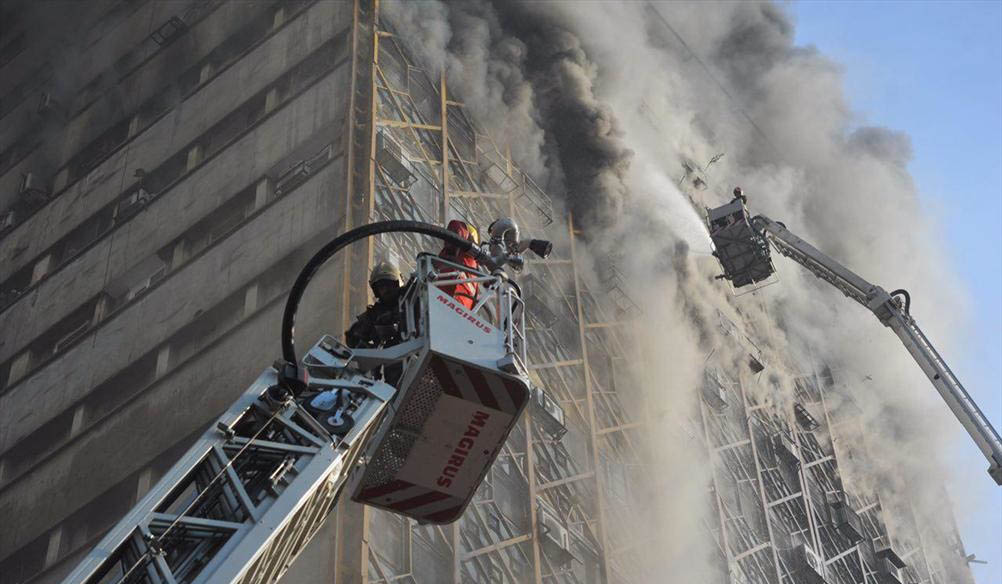  گزارش تصویری/اولین ساعات حادثه آتش سوزی ساختمان پلاسکو 