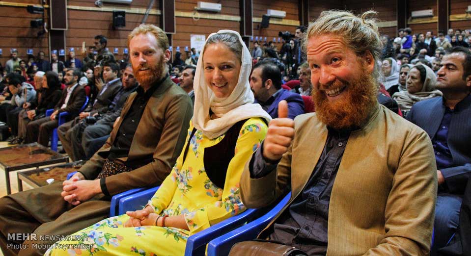 لباس محلی ایرانی بر تن توریست‌های خارجی! + عکس