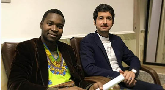 مجری «سمت خدا» در کنار یک تماشاگر متفاوت + عکس