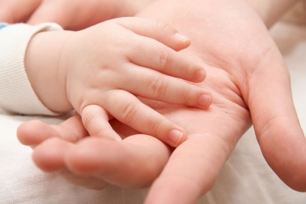 آیا ترساندن زنان از بارداری زیر ۱۸ و بالای ۳۵ سال، دروغ بود؟
