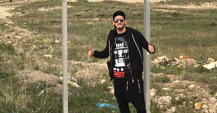 فوتبالیست معروف به روستای زادگاه‌هش برگشت + عکس