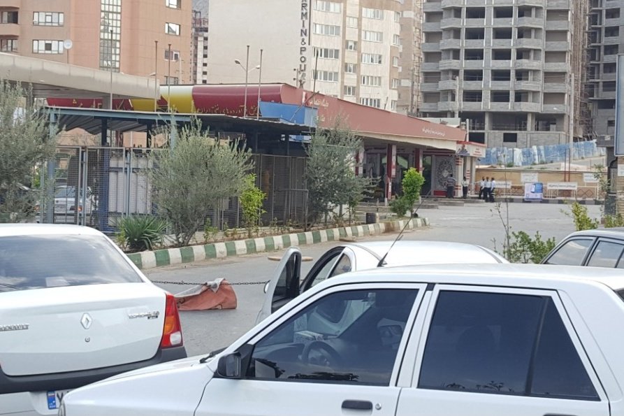 بنزین در شیراز کمیاب شد + عکس