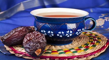  روزه را با چای باز کنیم یا خرما؟