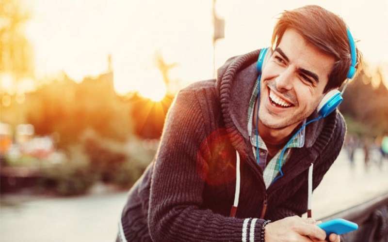 اگر با صدای بلند موسیقی گوش می دهید، منتظر این بیماری باشید 
