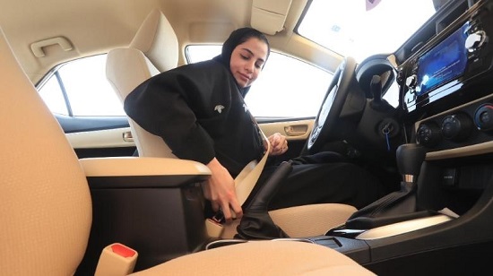 اولین زنانی که در عربستان، گواهینامه گرفتند + عکس