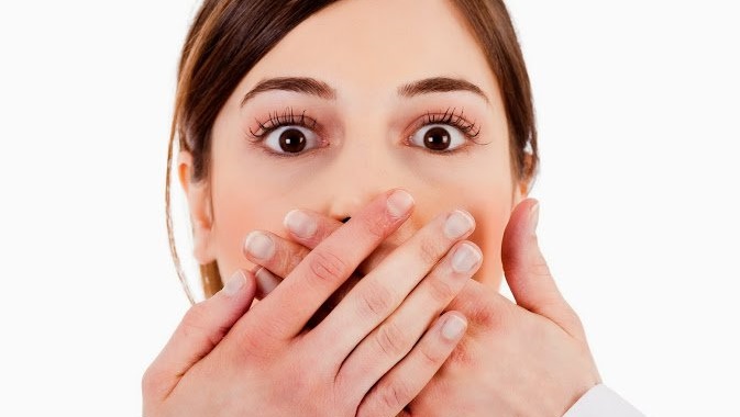  با بوی بد دهان چه کنیم؟