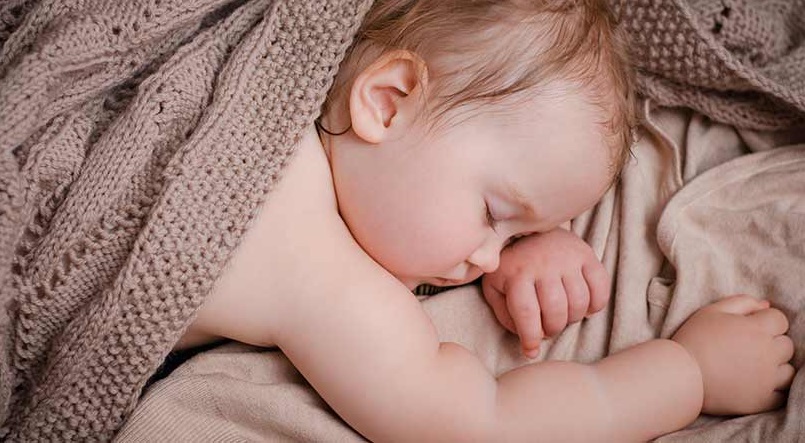  علت دمر خوابیدن نوزاد چیست؟ 