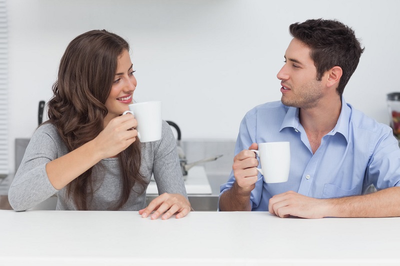  ۷ تکنیک ساده برای به حرف آوردن همسر کم‌حرف