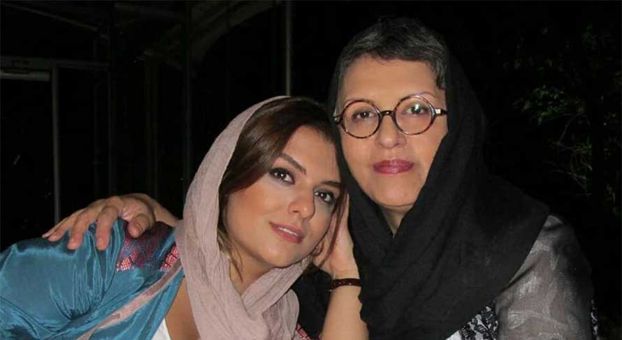 لباس باز «دنیا مدنی» و مادرش در یک رستوران! + عکس