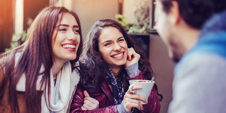 مثل آهنربا دیگران را به خود جذب کنید؛ ۱۴ ویژگی شخصیتی افراد کاریزماتیک