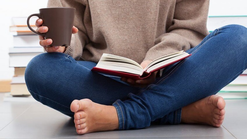  خطر ابتلا به ساییدگی زانو با این نحوه نشستن 