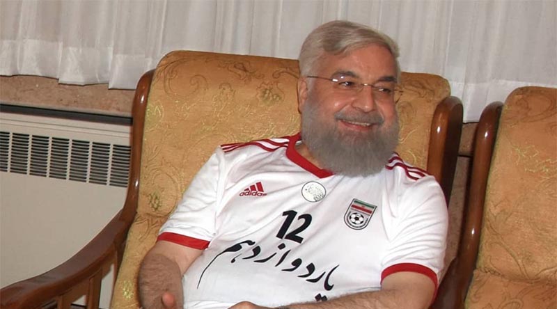 تیپ اسپورت «حسن روحانی» در حال تماشای بازی تیم ملی! + عکس