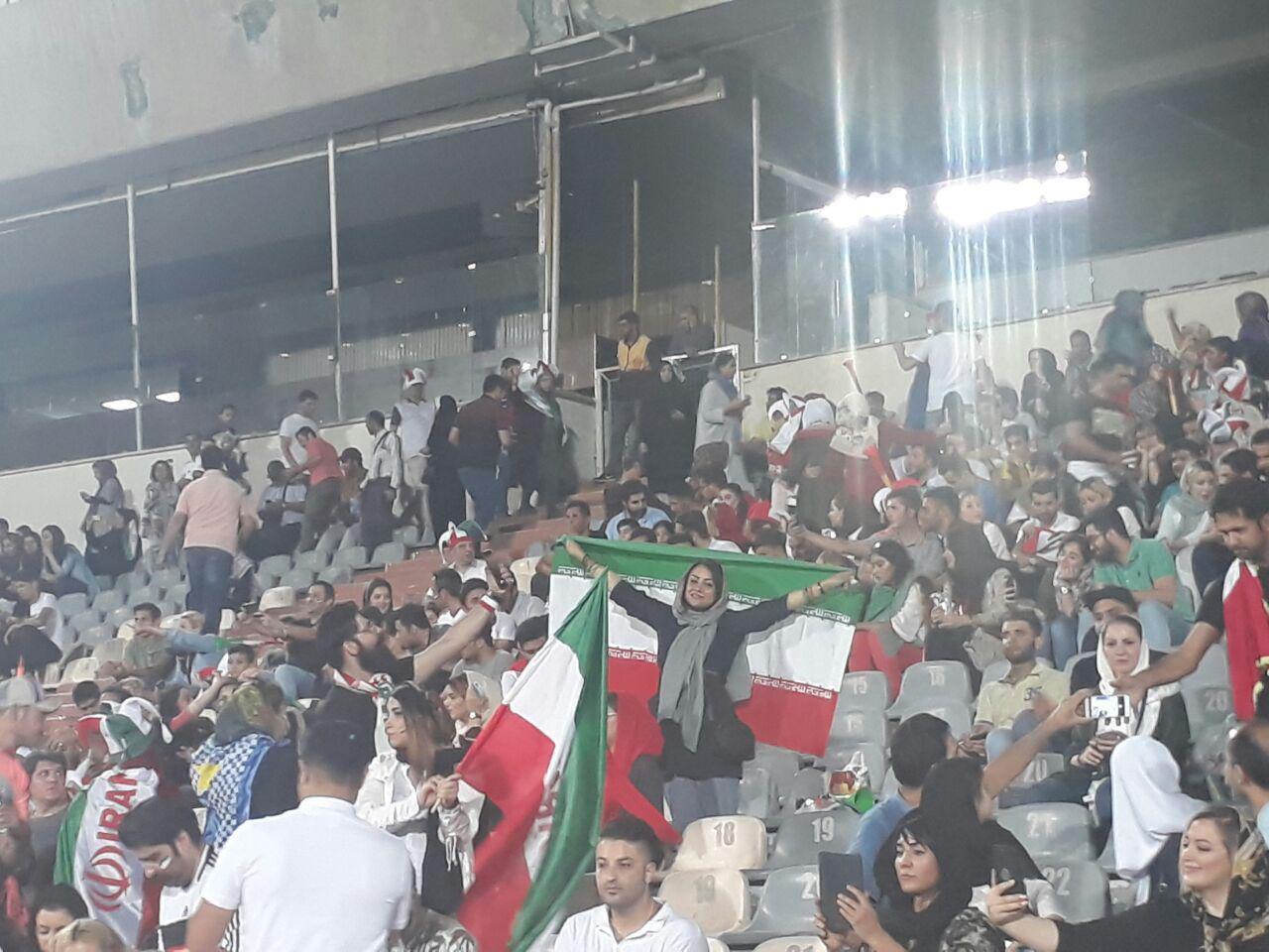 حضور بانوان ایرانی در ورزشگاه آزادی + عکس