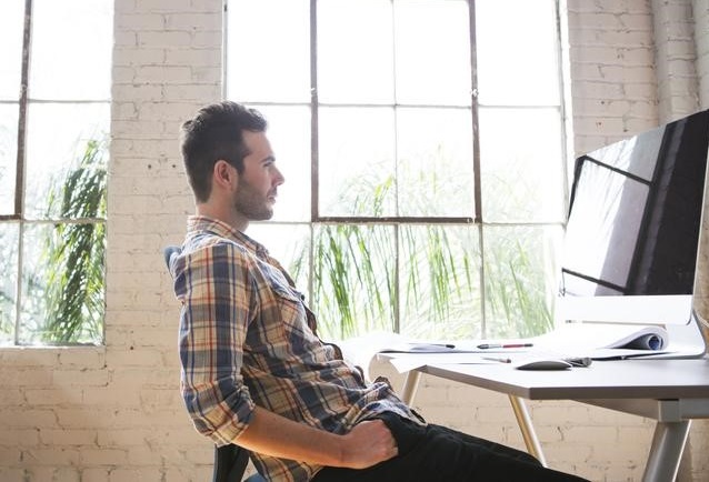 چرا نشستن برایمان بد است و چگونه از آن بپرهیزیم؟