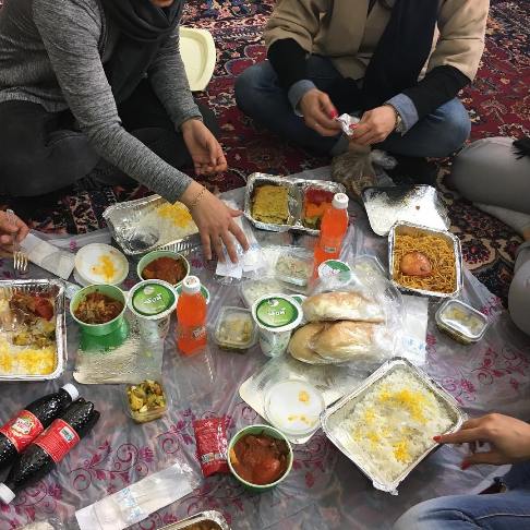 ناهار کاری نیکی کریمی در پشت صحنه! + عکس