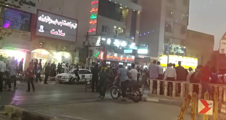  دلیل تجمع شب گذشته خرمشهری‌ها چه بود؟ +عکس