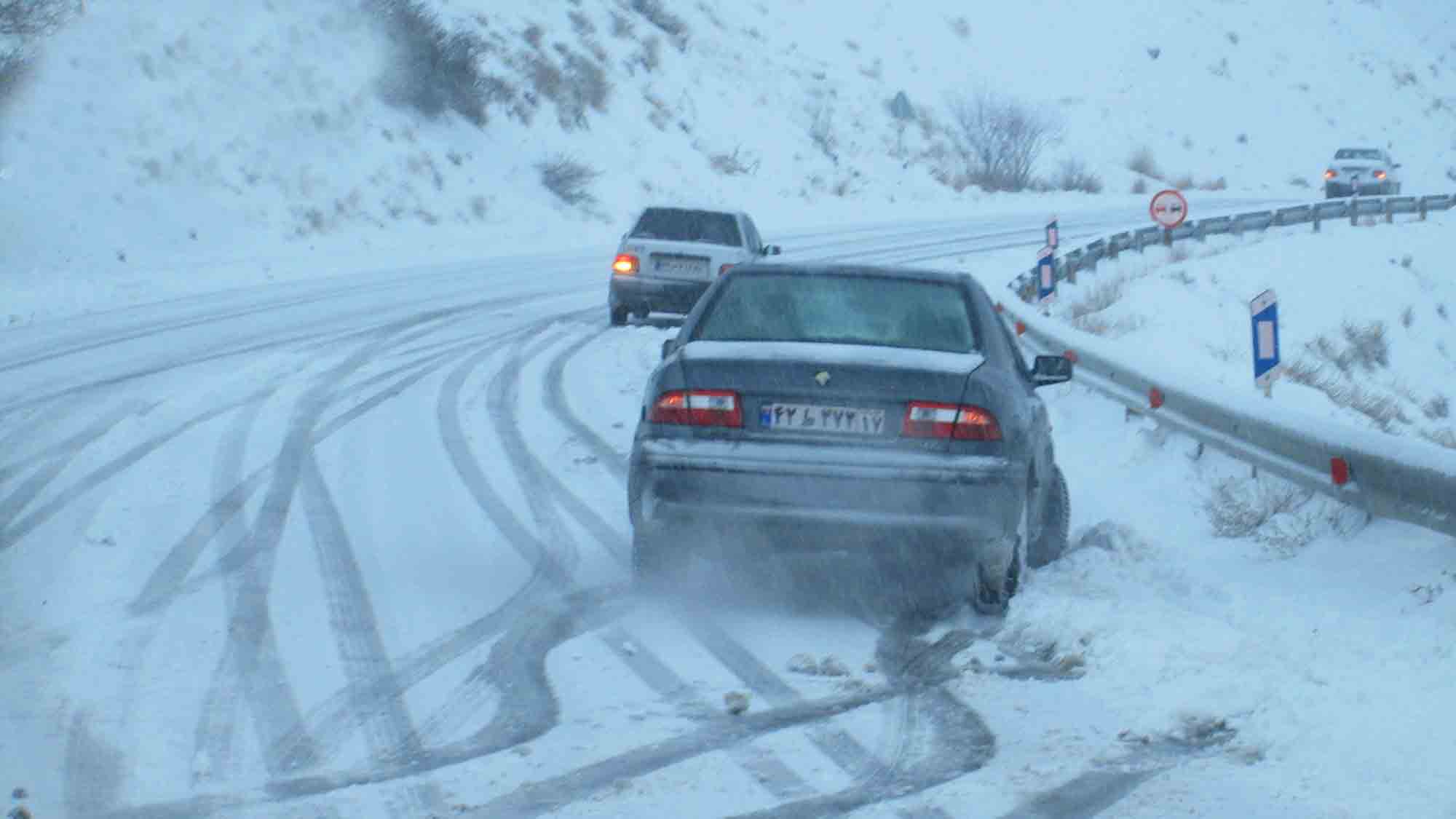  5 نکته مهم رانندگی در هوای بارانی و برفی