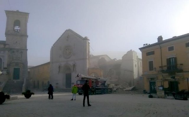 تخریب چندین ساختمان در مناطق زلزله‌زده ایتالیا