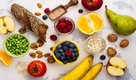 این 17 ماده غذایی را بخورید تا احساس جوانی کنید