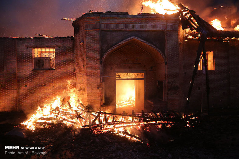 آتش سوزی در مسجد جامع ساری + عکس