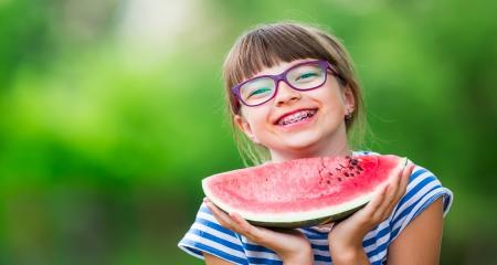 میوه های آبدار تابستانی مناسب کودکان