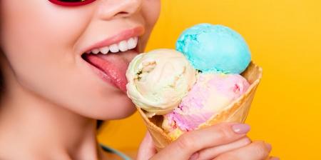 چرا بعد از خوردن آب یخ یا بستنی مغزمان یخ می‌زند؟