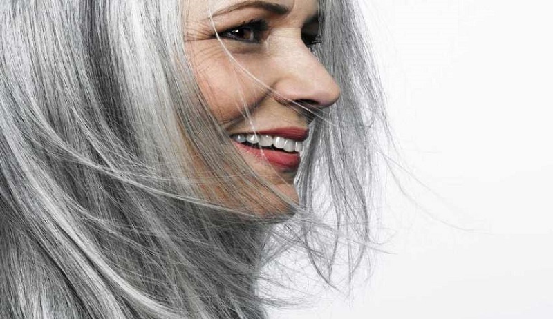 سفید شدن مو و دلایل عجیب آن