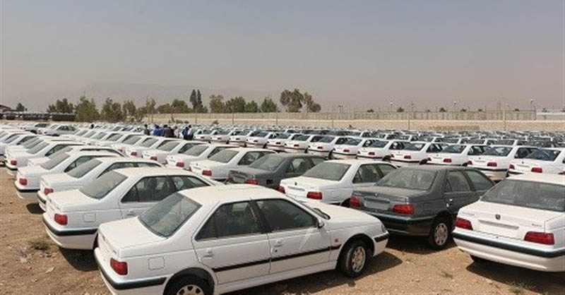 احتکار ۱۹۰۰ خودرو در انباری در شیراز (عکس)