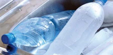 هشدار؛ آب معدنی یخ‌زده نخرید 