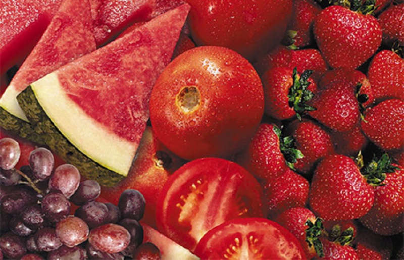  خواص فوق العاده مفید خوراکی‌های قرمز برای سلامتی + اینفوگرافیک